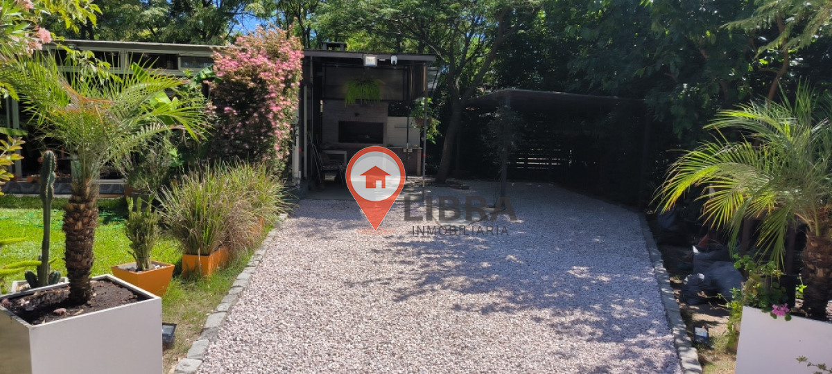 Casa ID.9053 - Venta Casa Gran Terreno 1 Dormitorio Piscina Parrillero En El Pinar