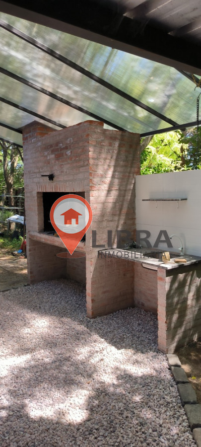 Casa ID.9053 - Venta Casa Gran Terreno 1 Dormitorio Piscina Parrillero En El Pinar