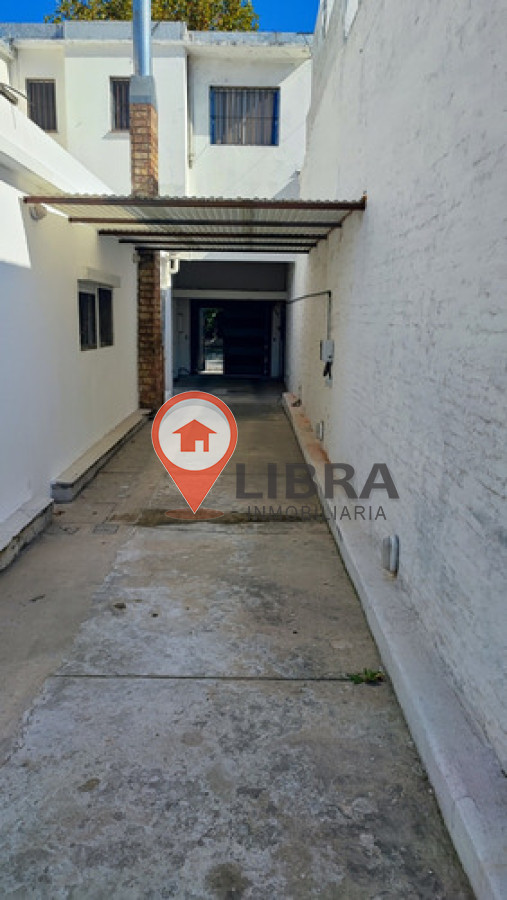 Casa ID.9385 - Alquiler Casa PH 4 Dormitorios 2 Baños Patio Con Parrillero Garage en Reducto