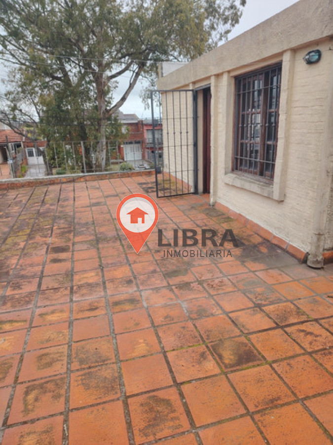 Casa ID.10373 - Casa En Carrasco 3 Dormitorios Garaje Parrillero Jardín