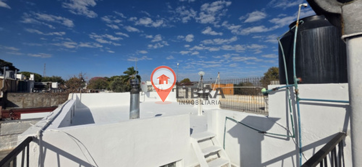 Casa ID.9437 - Alquiler Casa De Altos 2 Dormitorios Azotea Con Parrillero En Tres Cruces 