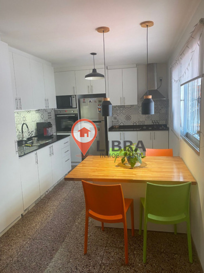 Casa ID.3686 - Encantadora Casa en Venta en Villa Española 2 dormitorios, 2 baños y garaje 3 autos!