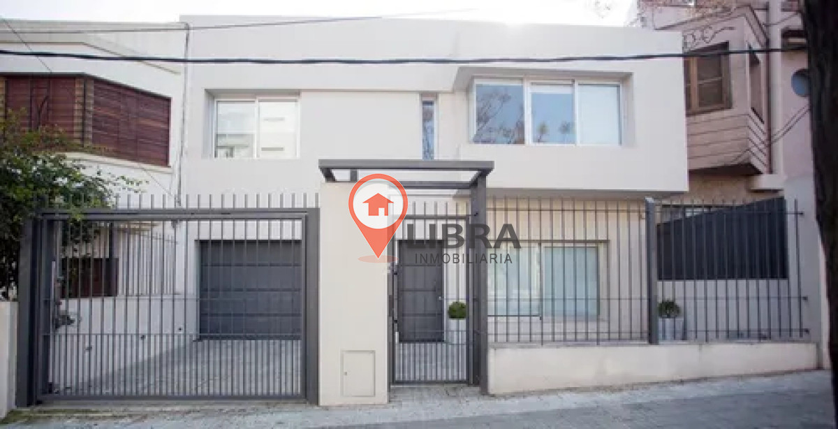 Casa ID.9806 - HERMOSA CASA DE 3 DORM, 4 BAÑOS Y  COCHERA EN POCITOS 