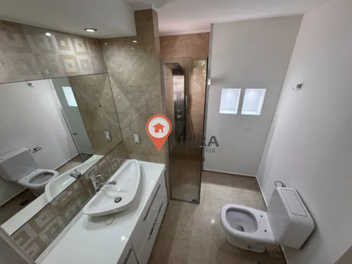 Casa ID.9806 - HERMOSA CASA DE 3 DORM, 4 BAÑOS Y  COCHERA EN POCITOS 