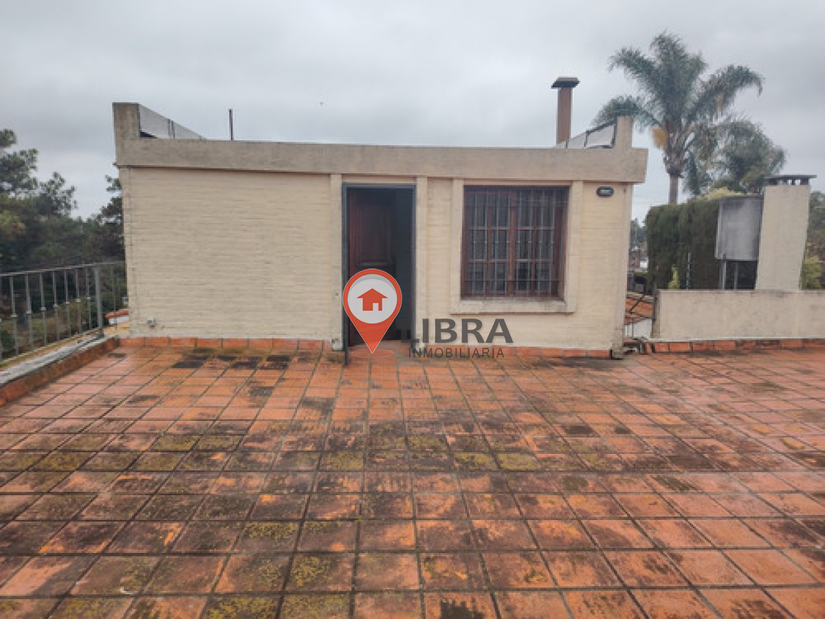 Casa ID.10373 - Casa En Carrasco 3 Dormitorios Garaje Parrillero Jardín