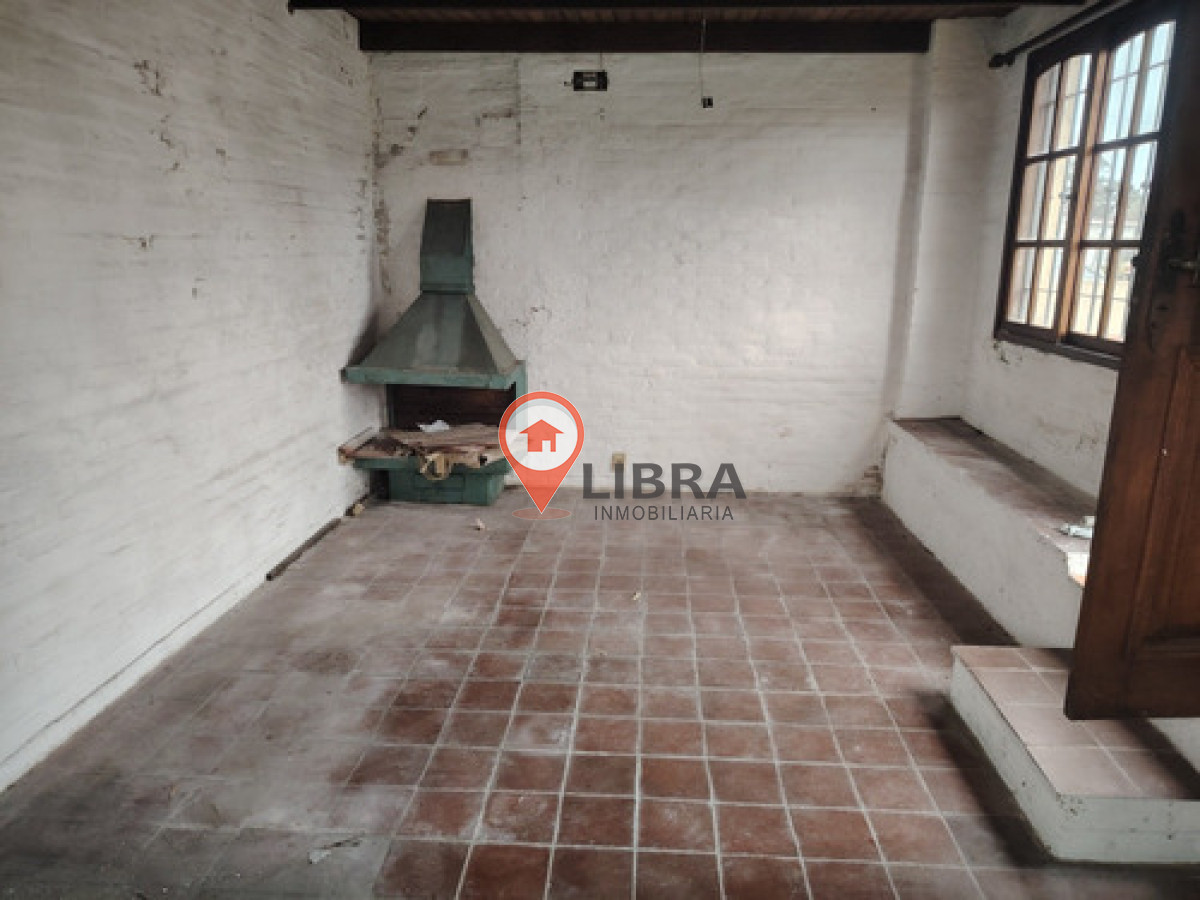 Casa ID.10373 - Casa En Carrasco 3 Dormitorios Garaje Parrillero Jardín