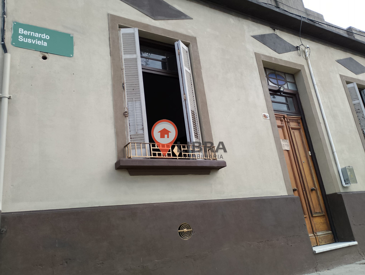 Casa ID.10050 - VENTA CASA EN PASO DE LAS DURANAS 2 DORMITORIOS 2 COCHERAS Y PARRILLERO!