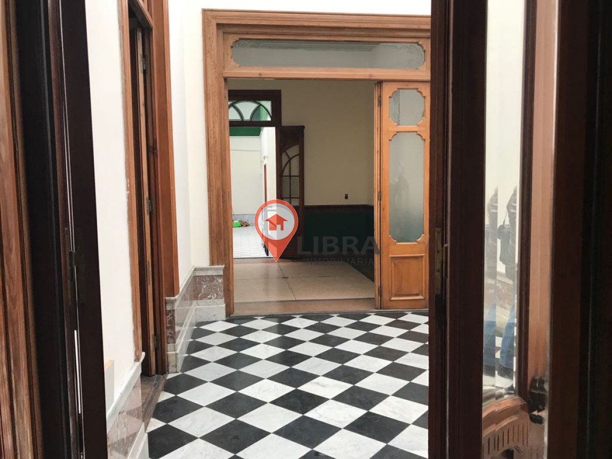 Casa ID.6763 - Venta Casa A Reciclar En Parque Rodó Para Vivienda O Empresa