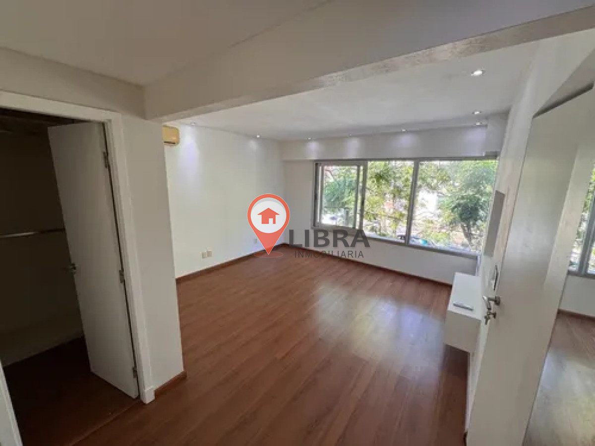 Casa ID.9806 - HERMOSA CASA DE 3 DORM, 4 BAÑOS Y  COCHERA EN POCITOS 