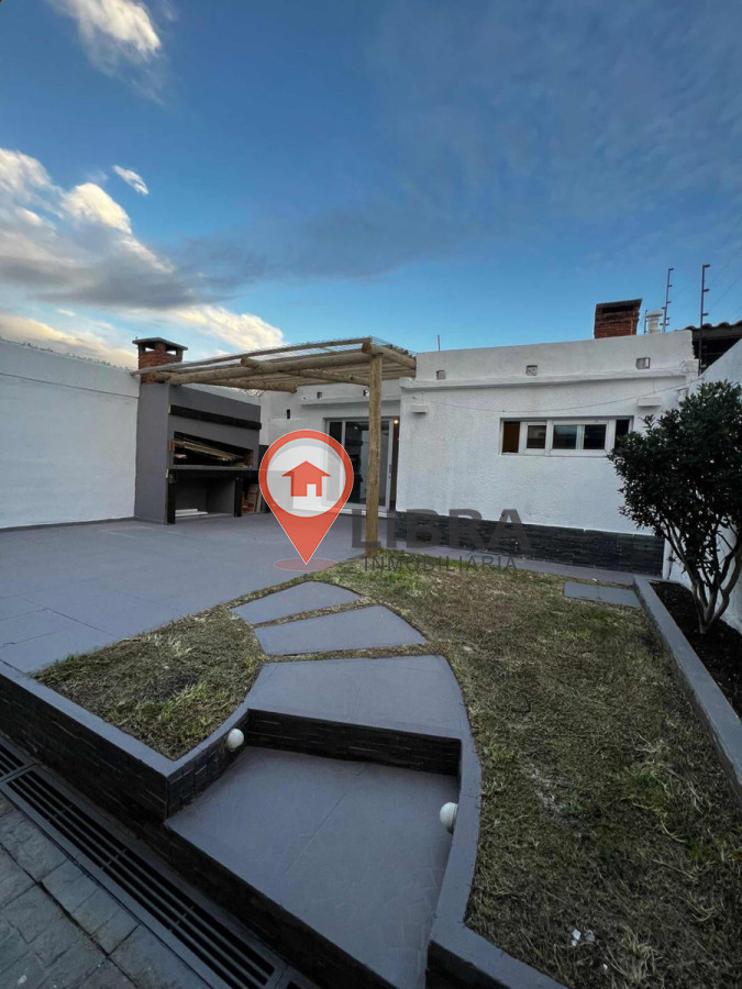 Casa ID.7327 - Hermosa Casa De 2 Dorm, Cochera, Parrillero, Barbacoa En Malvin