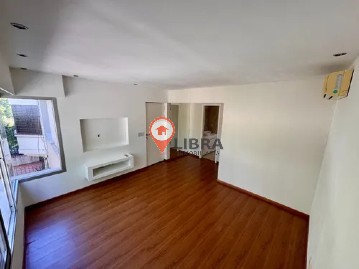 Casa ID.9806 - HERMOSA CASA DE 3 DORM, 4 BAÑOS Y  COCHERA EN POCITOS 