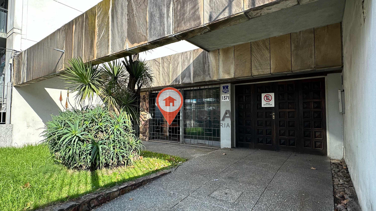 Casa ID.5360 - Excelente oportunidad Hermosa Casa sobre Av Luis Alberto De Herrera.