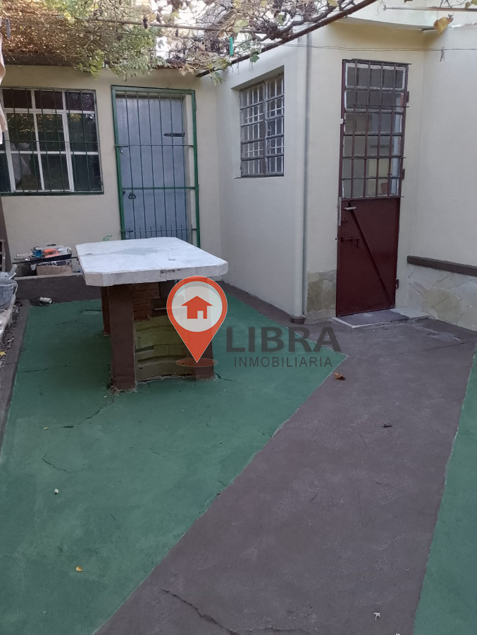 Casa ID.10050 - VENTA CASA EN PASO DE LAS DURANAS 2 DORMITORIOS 2 COCHERAS Y PARRILLERO!
