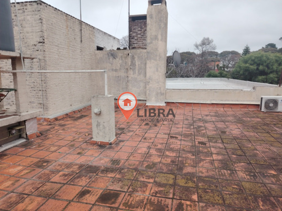 Casa ID.10373 - Casa En Carrasco 3 Dormitorios Garaje Parrillero Jardín