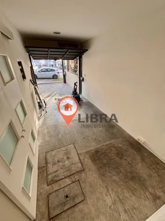 Casa ID.9806 - HERMOSA CASA DE 3 DORM, 4 BAÑOS Y  COCHERA EN POCITOS 