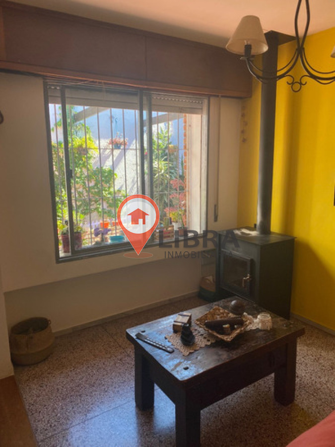 Casa ID.3686 - Encantadora Casa en Venta en Villa Española 2 dormitorios, 2 baños y garaje 3 autos!