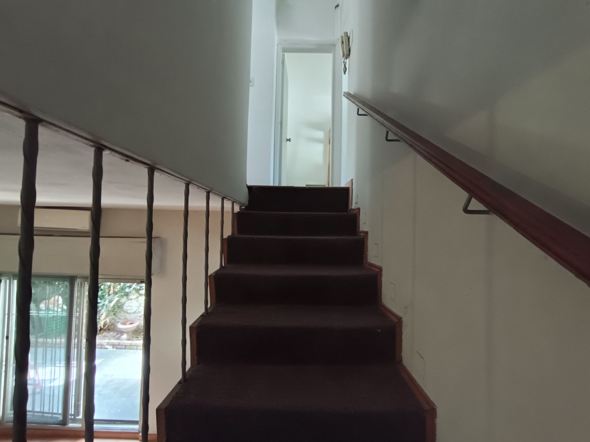 Casa ID.12015 - Venta Casa Dúplex Excelente Estado Garaje En Jacinto Vera