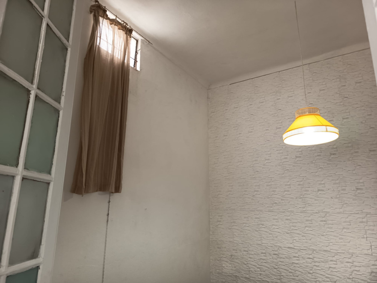 Casa ID.13059 - Alquiler Casa De 1 Dormitorio Luminosa Sin Gastos Comunes En Brazo Oriental