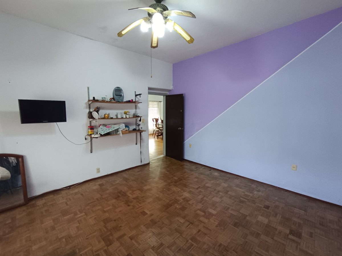 Casa ID.13104 - Venta Casa 3 Dormitorios Con Gran Terreno de 904 M2 Barbacoa Y Cochera Para 6 Autos En Belvedere