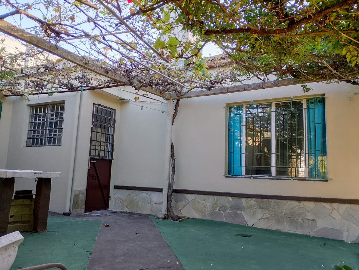 Casa ID.10091 - VENTA CASA 2 DORMITORIOS 2 COCHERAS PARRILLERO PASO DE LAS DURANAS