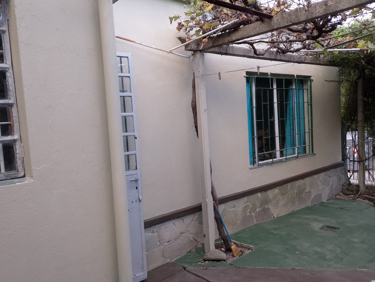 Casa ID.10098 - Venta Casa En Paso De Las Duranas, 2 Dormitorios, 2 Cocheras, Patio Y Parrillero!!!