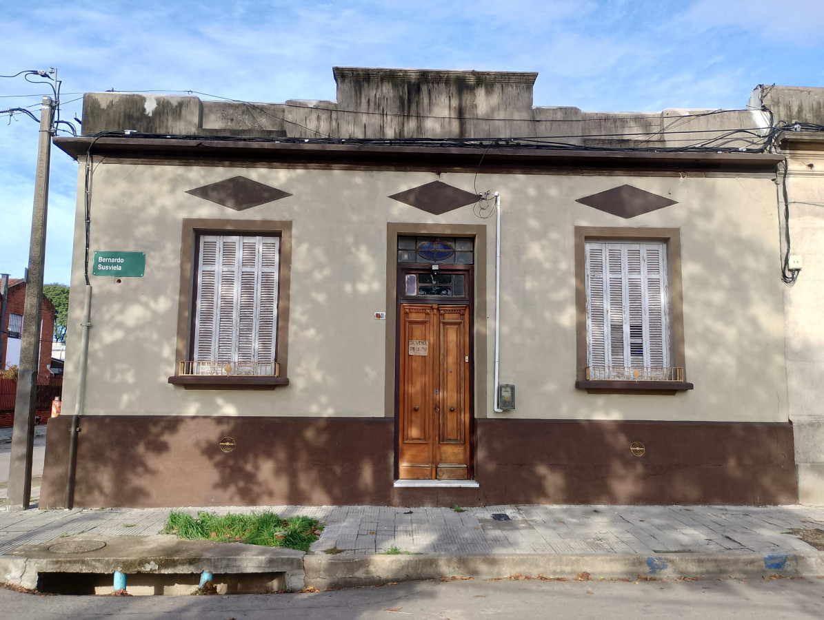 Casa ID.10098 - Venta Casa En Paso De Las Duranas, 2 Dormitorios, 2 Cocheras, Patio Y Parrillero!!!