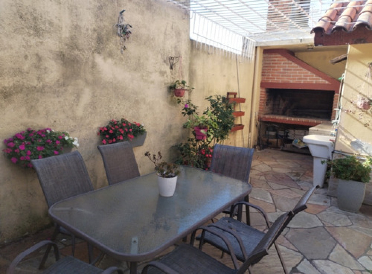 Casa ID.10470 - Venta Casa 3 Dormitorios, Patio, Garaje Y Parrillero En Jacinto Vera