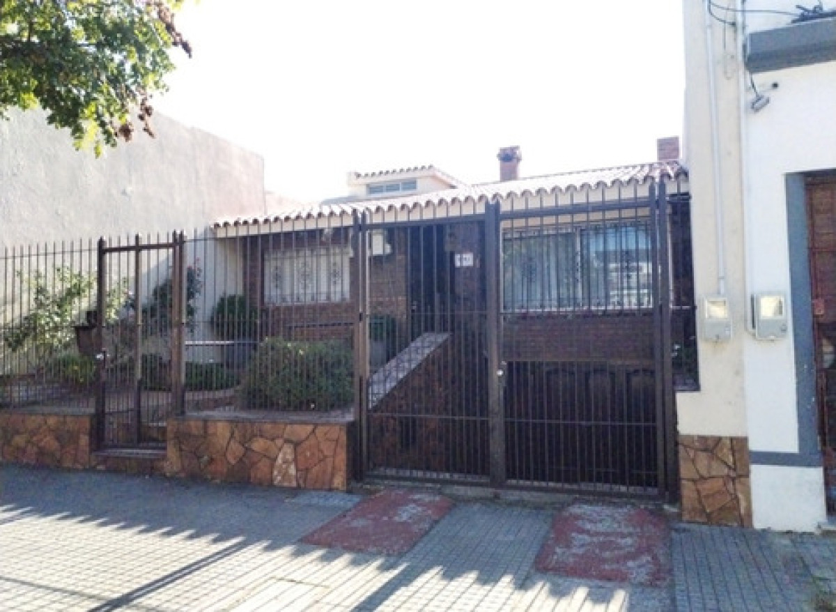 Casa ID.10470 - Venta Casa 3 Dormitorios, Patio, Garaje Y Parrillero En Jacinto Vera