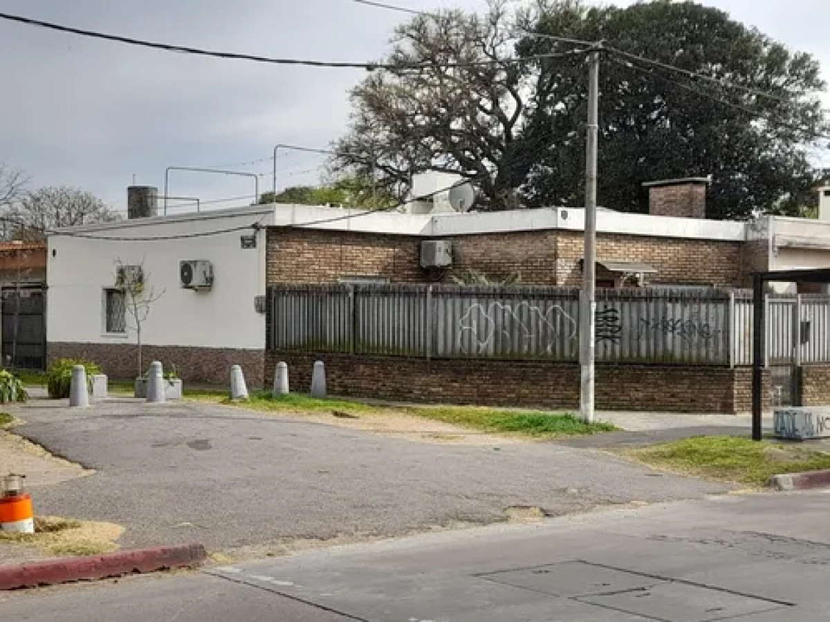 Casa ID.10593 - Alquiler Casa 3 Dorm 2 Baños Patio Parrillero 2 Cocheras En Brazo Oriental