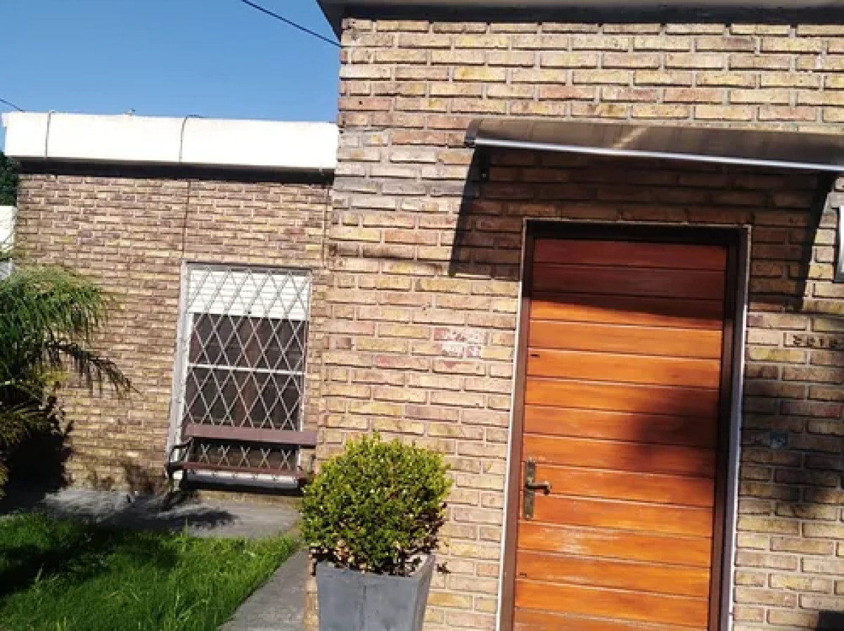 Casa ID.10593 - Alquiler Casa 3 Dorm 2 Baños Patio Parrillero 2 Cocheras En Brazo Oriental