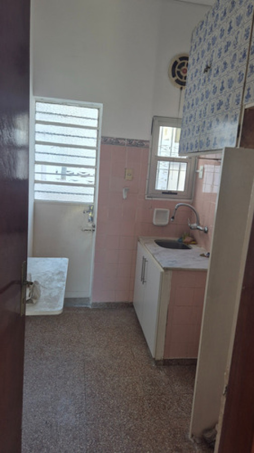 Casa ID.10927 - Amplia Casa Remodelada 2 Dormitorios Y Cochera, Atahualpa