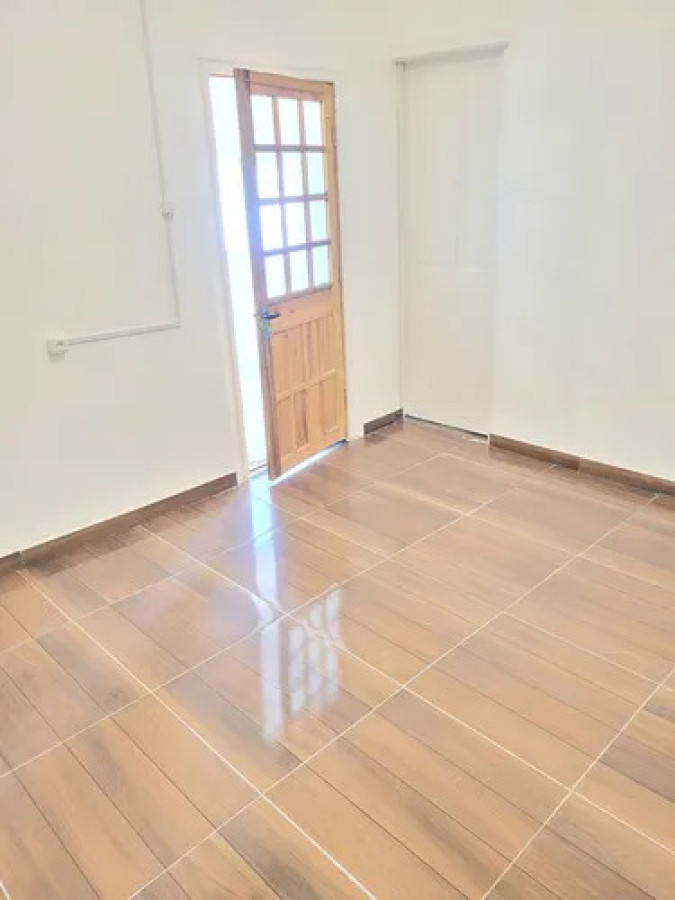 Casa ID.10953 - Casa En Al quiler En La Blanqueada, 4 Dormitorios Y Patio