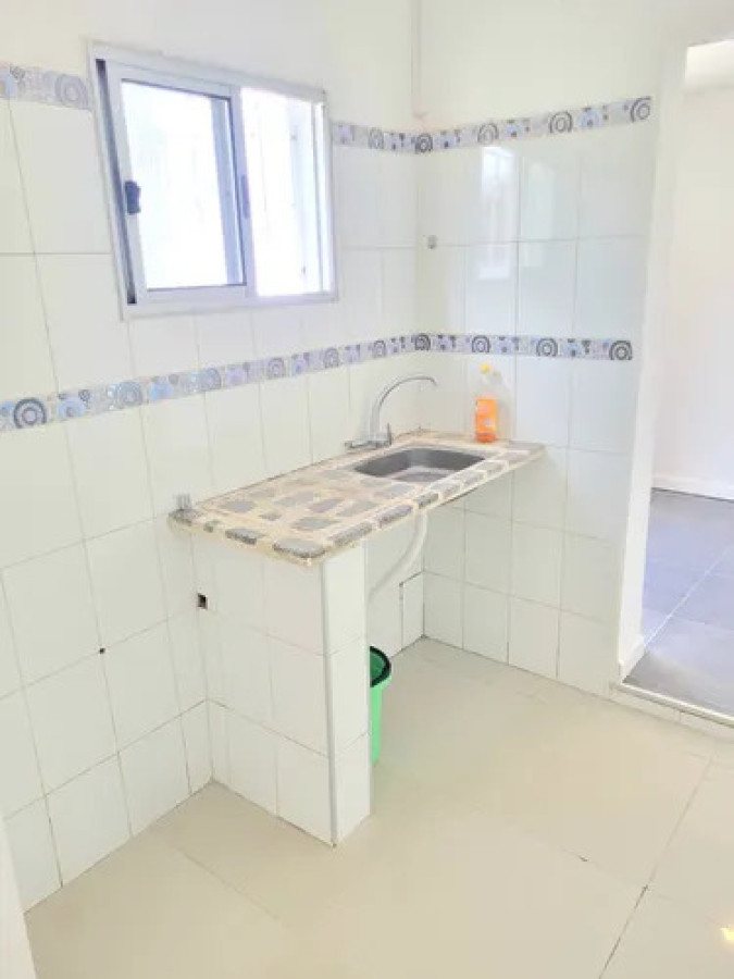 Casa ID.10953 - Casa En Al quiler En La Blanqueada, 4 Dormitorios Y Patio
