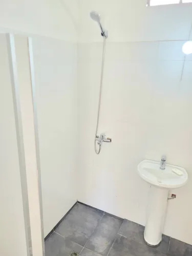 Casa ID.10953 - Casa En Al quiler En La Blanqueada, 4 Dormitorios Y Patio
