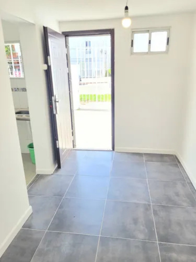 Casa ID.10953 - Casa En Al quiler En La Blanqueada, 4 Dormitorios Y Patio