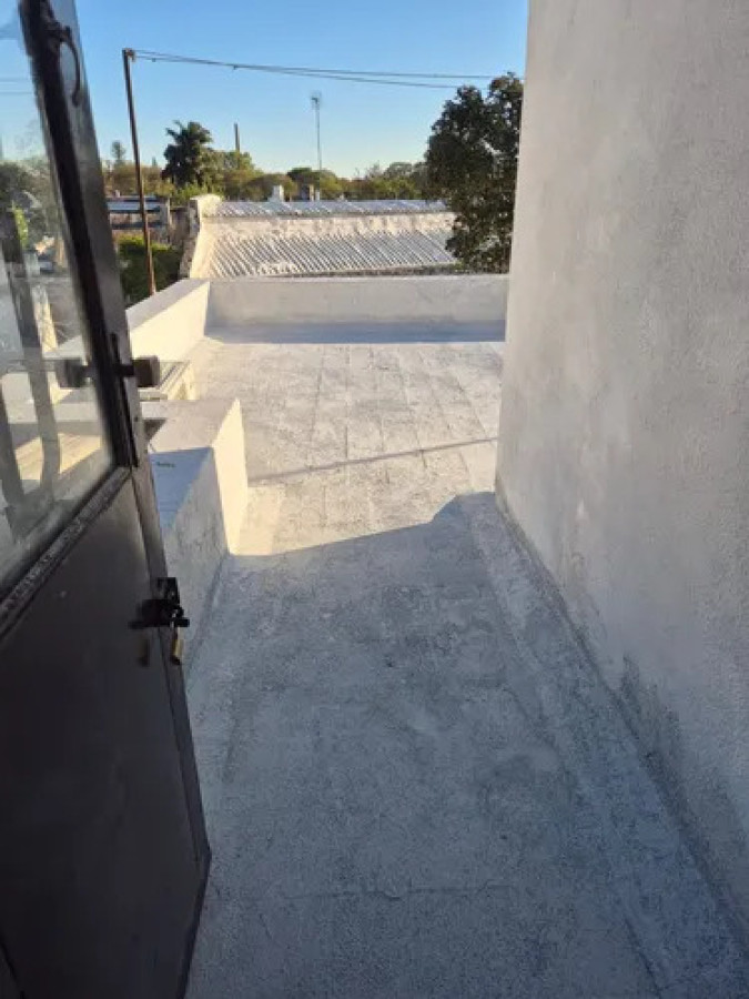 Casa ID.11060 - Alquiler Casa De Altos 2 Dormitorios Parrillero En Brazo Oriental