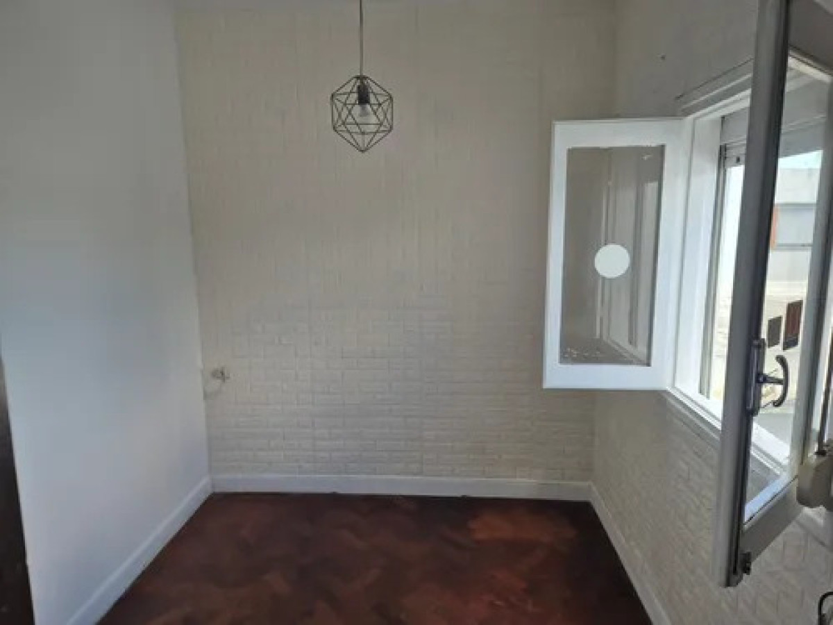 Casa ID.11060 - Alquiler Casa De Altos 2 Dormitorios Parrillero En Brazo Oriental