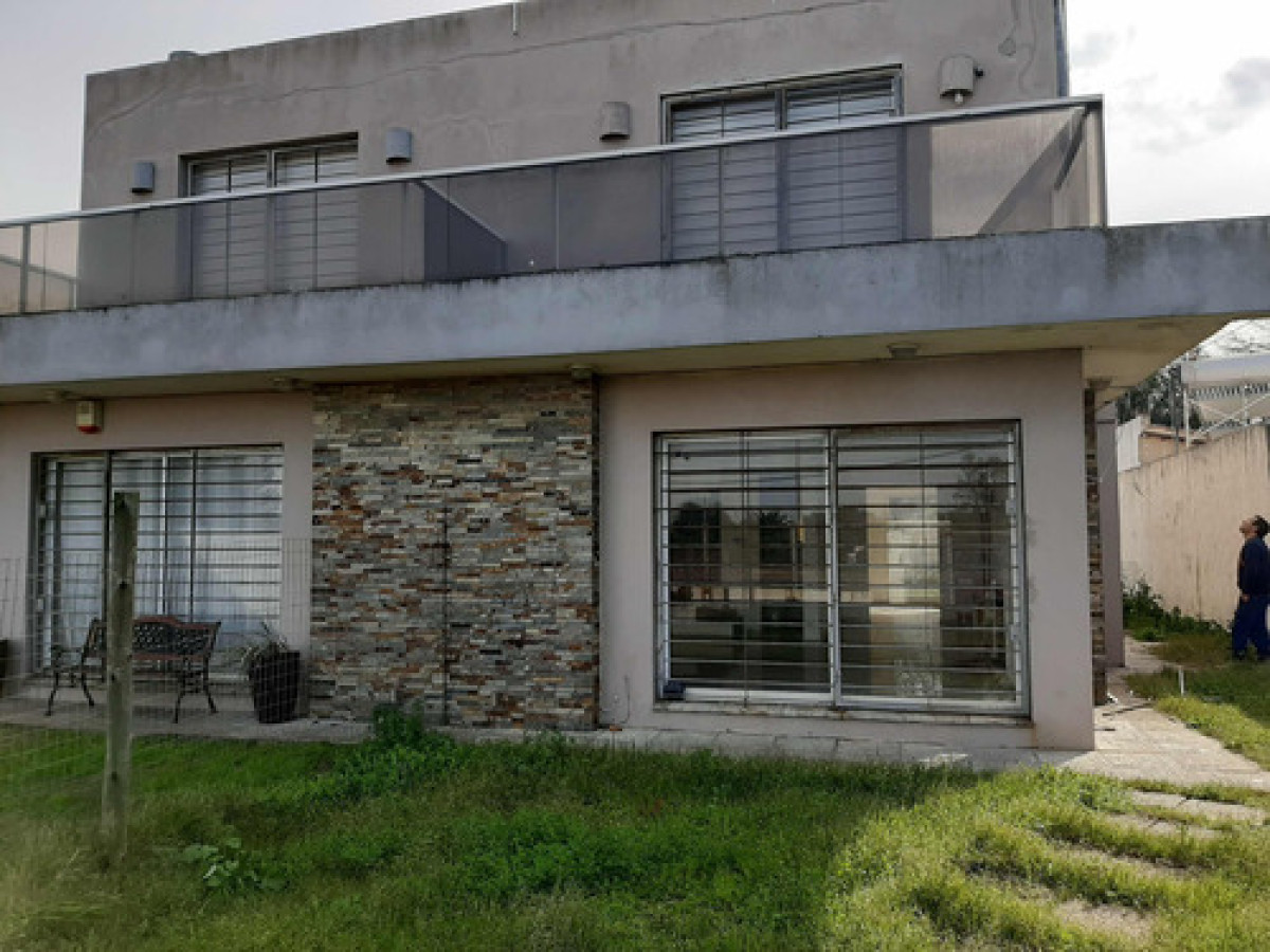 Casa ID.11491 - ALQUILER DE HERMOSA CASA DE DOS PLANTAS CON TRES DORMITORIOS EN SHANGRILÁ CANELONES