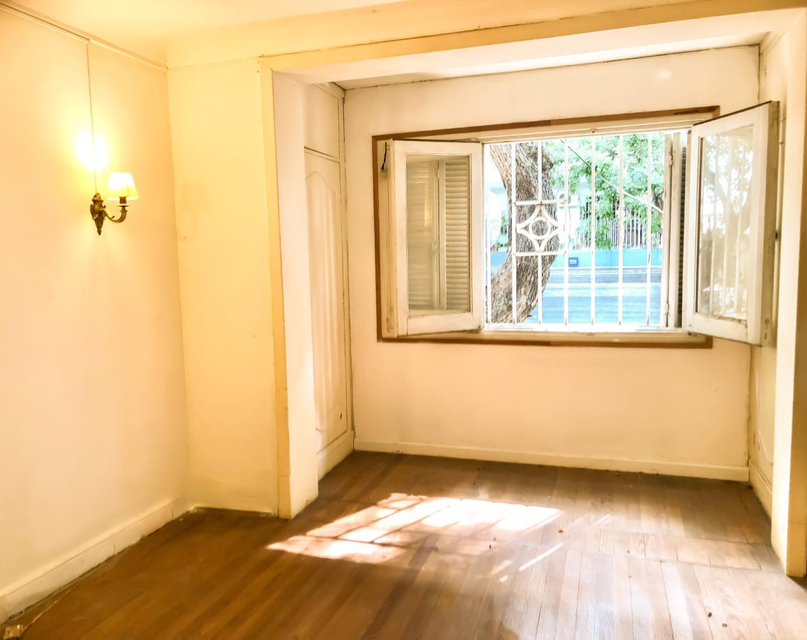 Casa ID.11821 - Venta De Casa 5 Dormitorios Con Garaje Y Patio En Punta Carretas 