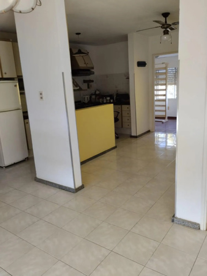 Casa ID.11847 - Alquiler De Casa 2 Dormitorios Con Cochera Excelente En Jardines De El Hipodromo 