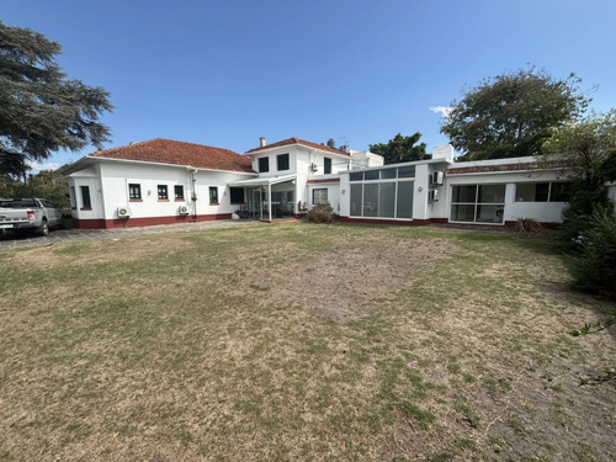 Casa ID.12107 - Alquiler Casa 5 Dormitorios 3 Baños Estacionamiento Ideal Negocio Carrasco Sur