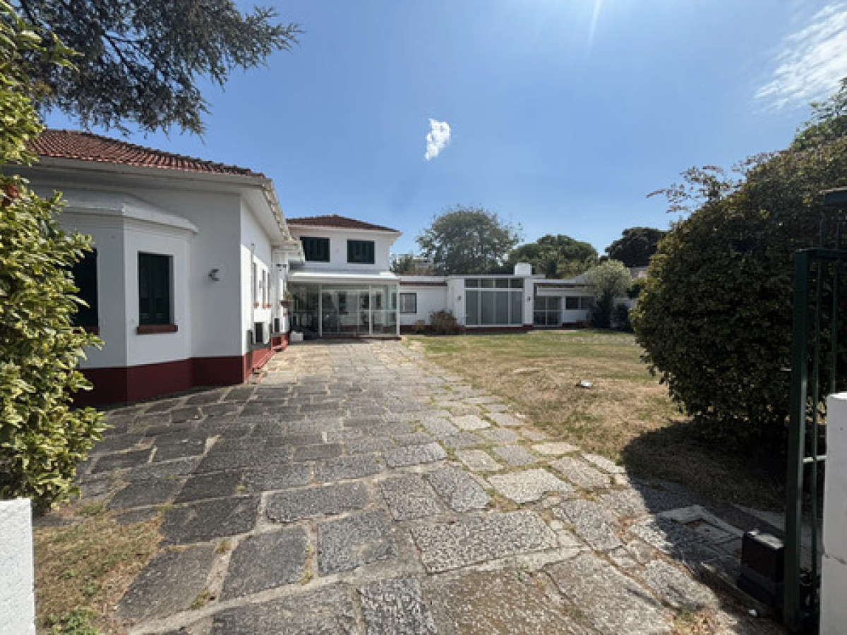 Casa ID.12107 - Alquiler Casa 5 Dormitorios 3 Baños Estacionamiento Ideal Negocio Carrasco Sur