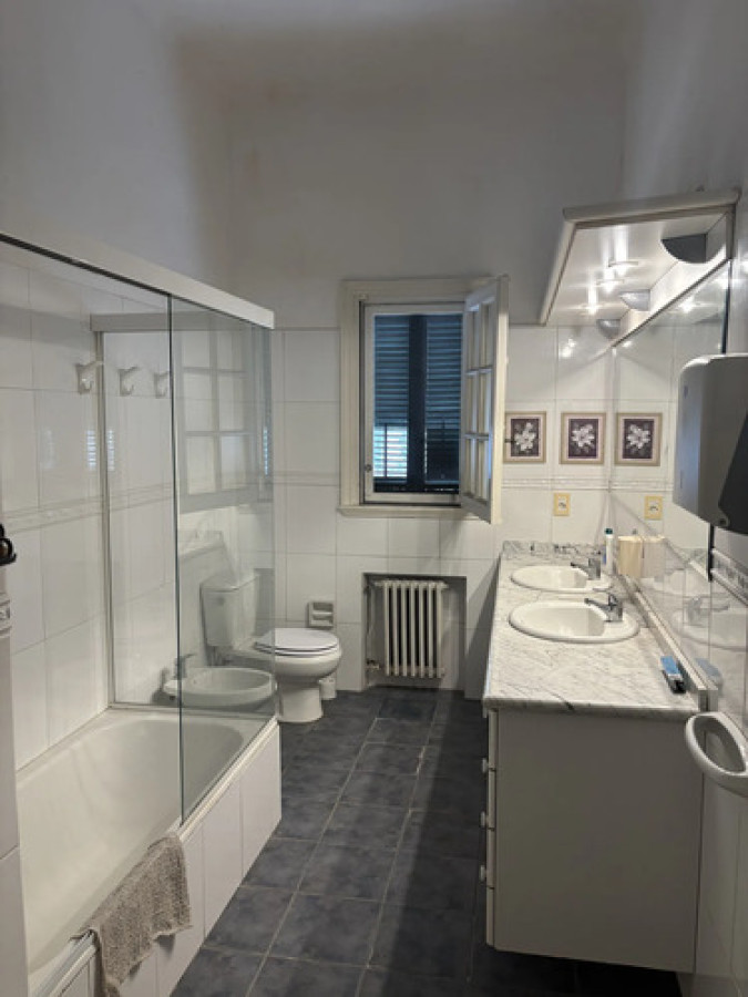 Casa ID.12107 - Alquiler Casa 5 Dormitorios 3 Baños Estacionamiento Ideal Negocio Carrasco Sur