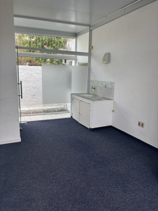 Casa ID.12107 - Alquiler Casa 5 Dormitorios 3 Baños Estacionamiento Ideal Negocio Carrasco Sur