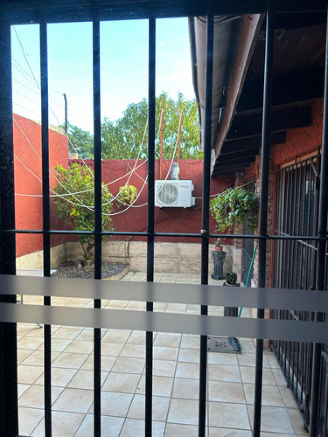Casa ID.12297 - Casa 3 Dormitorios, 2 Baños, Garage Y Barbacoa En Pérez Castellanos