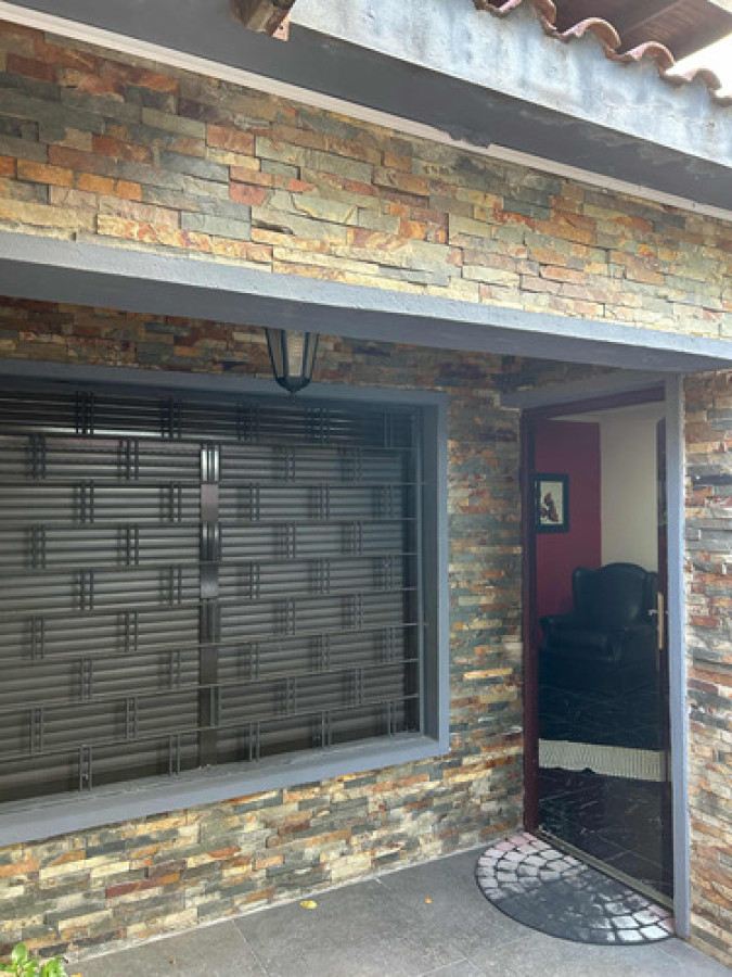 Casa ID.12297 - Casa 3 Dormitorios, 2 Baños, Garage Y Barbacoa En Pérez Castellanos