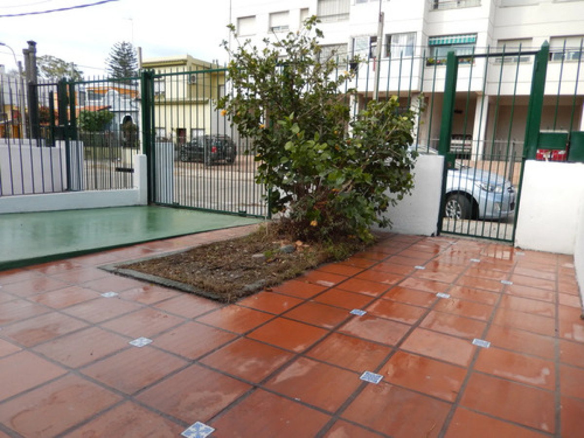Casa ID.12408 - Alquiler Casa 1 Dormitorio Con Cochera Sin Gastos En Buceo