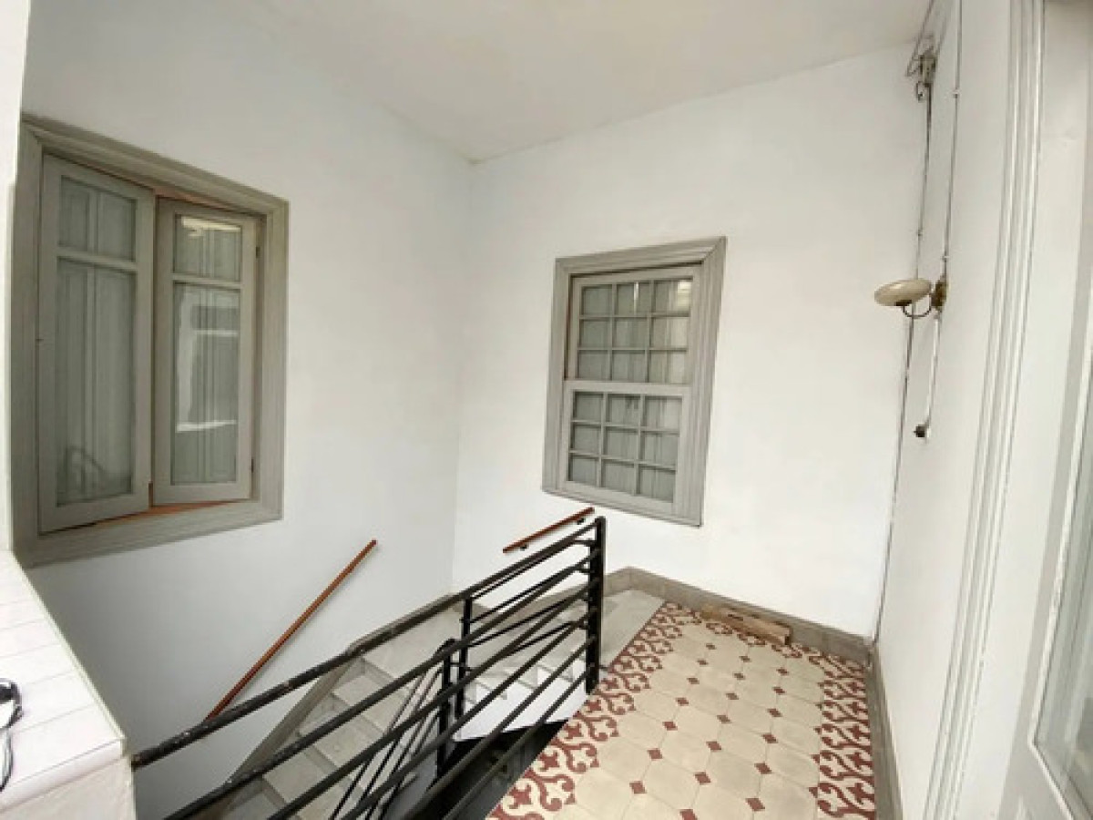 Casa ID.12988 - Venta Casa Amplia Con Renta 5 Dormitorios 2 Baños Bella Vista