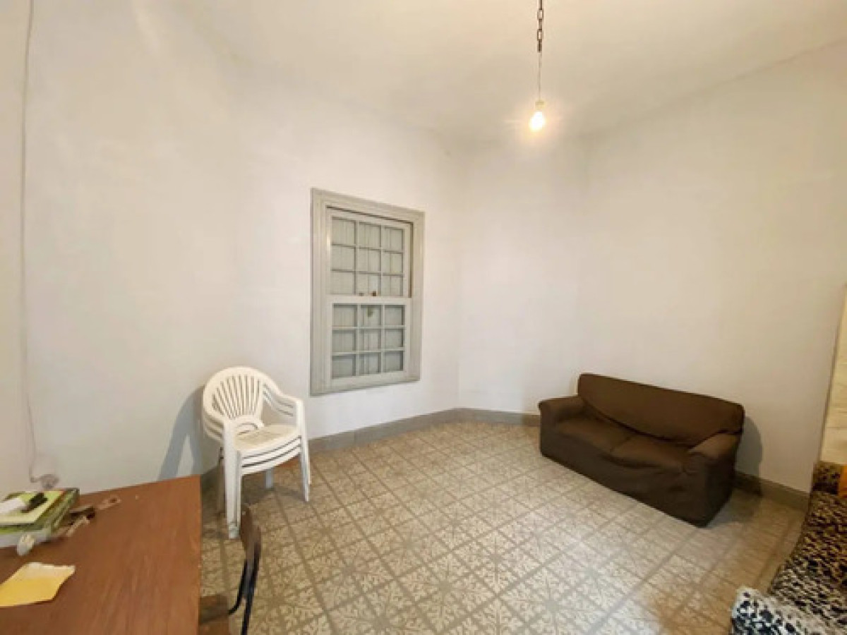 Casa ID.12988 - Venta Casa Amplia Con Renta 5 Dormitorios 2 Baños Bella Vista