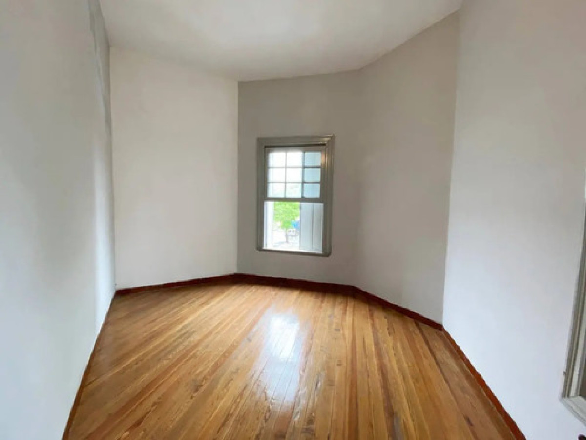 Casa ID.12988 - Venta Casa Amplia Con Renta 5 Dormitorios 2 Baños Bella Vista